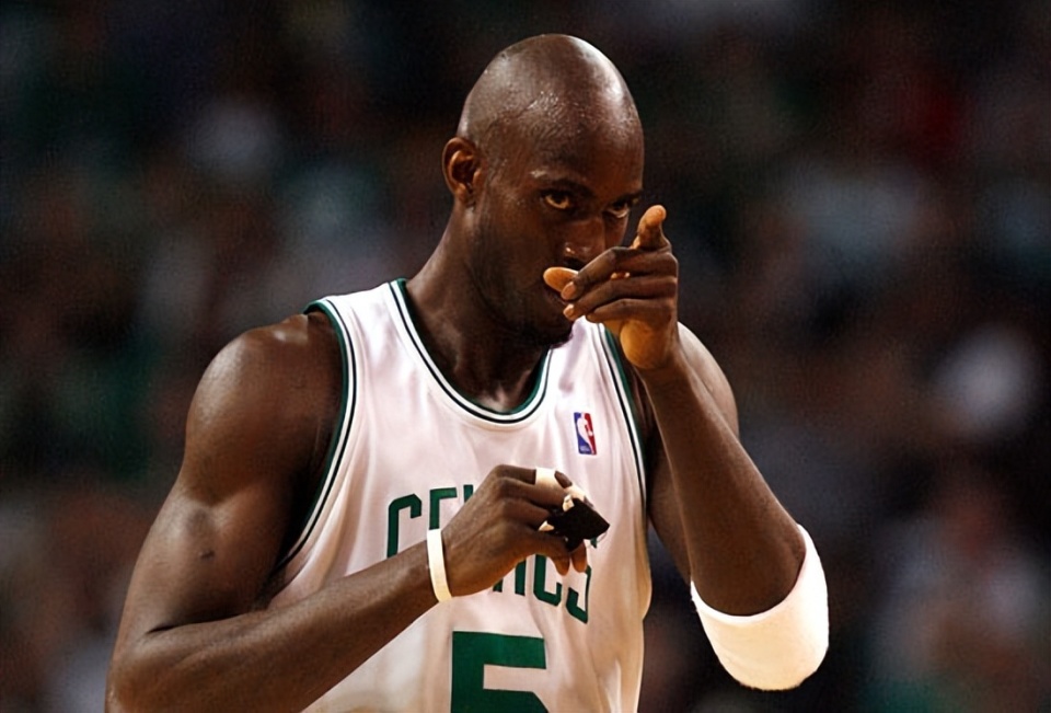 星空体育- 汤普森在1月份被nba官方禁赛25场 